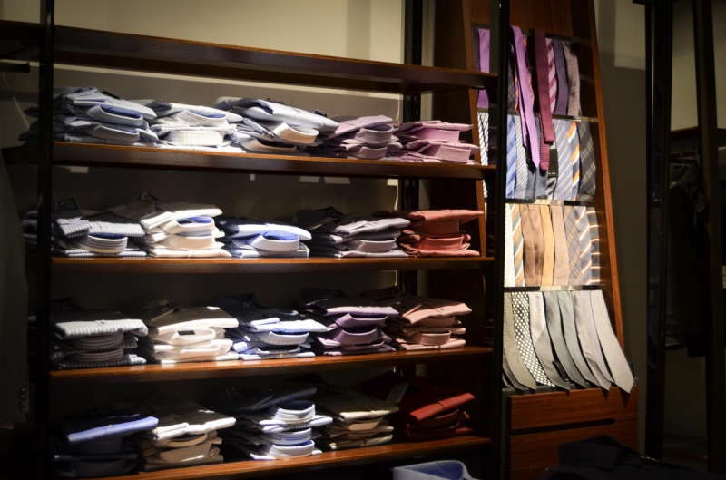 vente-ILONSE-min_shirts_exhibition_shop_shopping_shelf_buy_business_clothing-940715